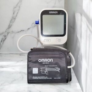 Omron 5 Series upper arm blood pressure monitor
